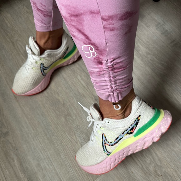 Bombshell Sportswear Pink Marble Set - Picture 4 of 5